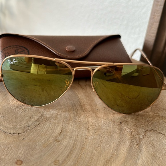 Womens Rayban Large Aviators Golden - Picture 1 of 4
